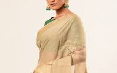 How to Stay Comfortable in Saree During Monsoon Season