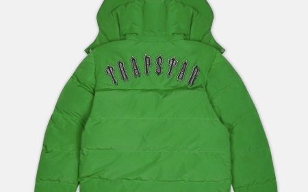 Step into the Greek Street Scene with Trapstar