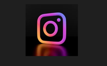 landing Hearts: The Elaboration of Narrative through Instagram's Lens."