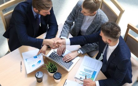 Managing Clients and Contracts with a Dubai Virtual License