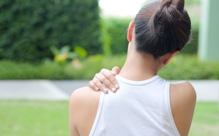 Natural Neck Pain Relief: A Comprehensive Guide to Easing Discomfort Without Medication
