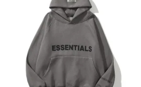 Essentials Hoodie – Streetwear Staple for Any Wardrobe