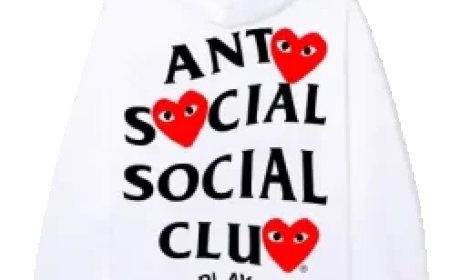 Stand Out in 2025: How to Master Statement Pieces in Your Wardrobe