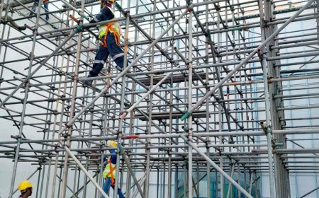 Common Mistakes to Avoid When Hiring Cantilever Scaffolding Services
